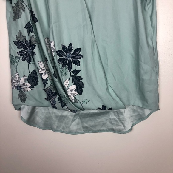 Vince Camuto Floral Cross Over Short Sleeve Top - Picture 6 of 7